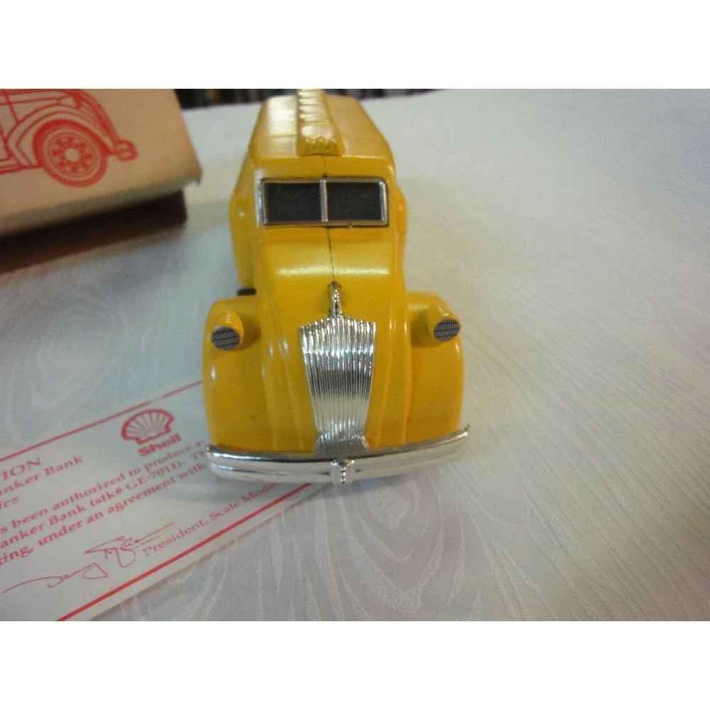 USA MADE SHELL GAS Diecast‎ Scale Models 1938 Yellow Dodge Airflow Tanker Bank